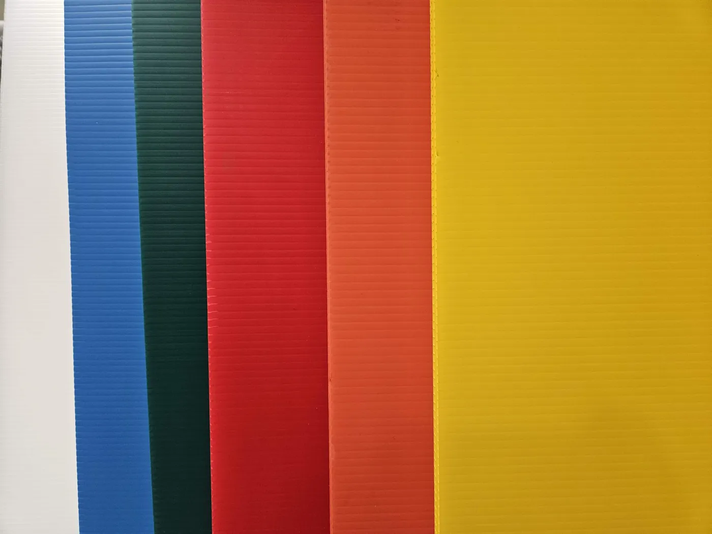 Coroplast sheets in white, blue, green, red, orange and yellow